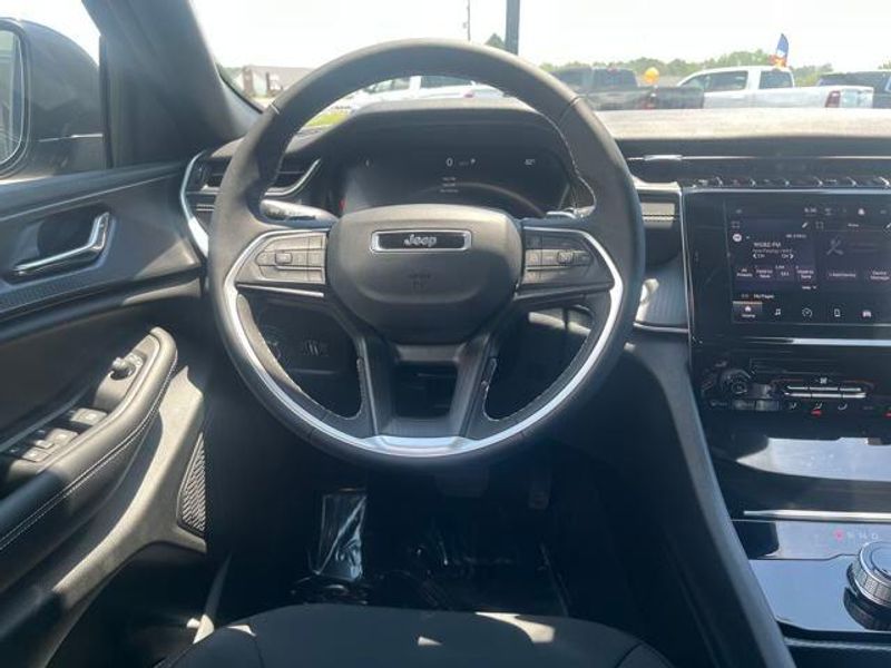2025 Jeep Grand Cherokee Laredo X 4x4