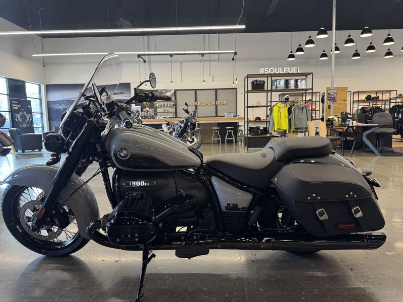 2025 BMW R 18 Classic - BLACKED OUT PKG - BROOKLYN GRAY METALLIC 