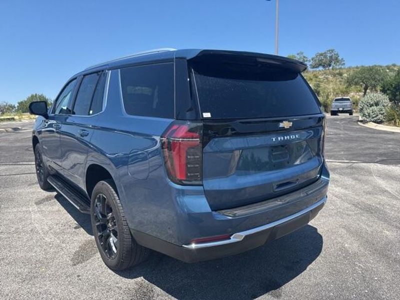 2025 Chevrolet Tahoe LS photo 7