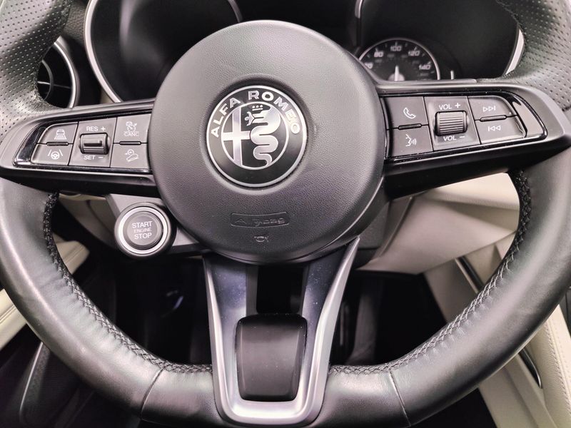 Used 2020 Alfa Romeo Stelvio Ti AWD w/Sunroof & NavImage 31