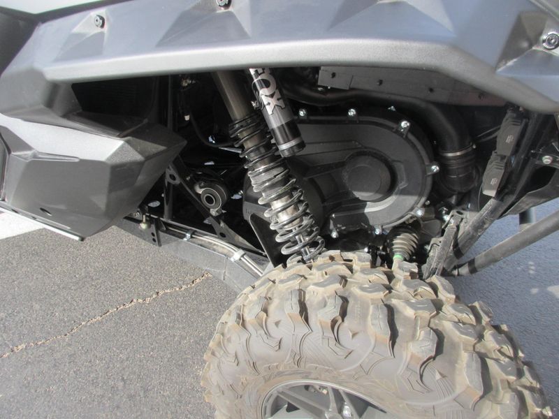 USED 2026 KAWASAKI TERYX KRX41000 BLACKOUT EDITION Image 26