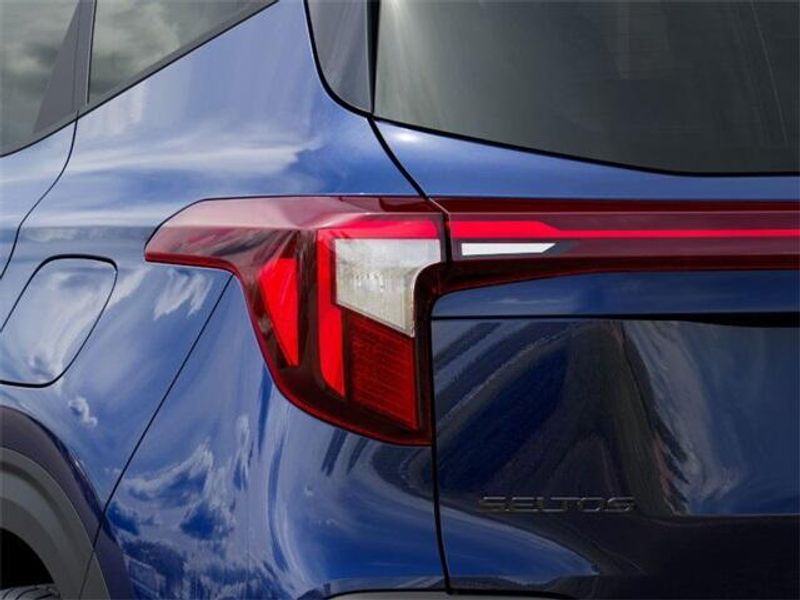 2025 Kia Seltos LXImage 11
