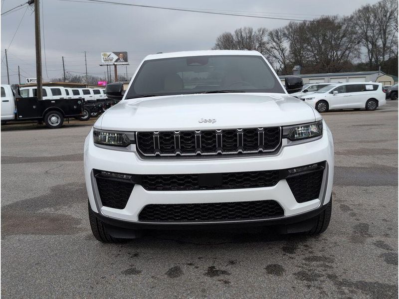 New 2026 Jeep Grand Cherokee Limited 4x2Image 8