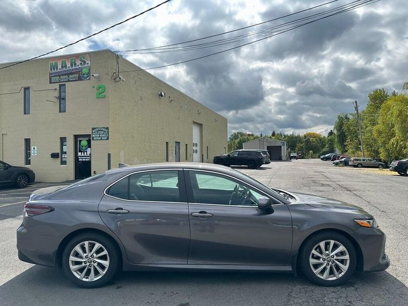 2023 Toyota Camry LE photo 8