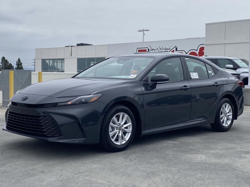 2025 Toyota Camry LEImage 6