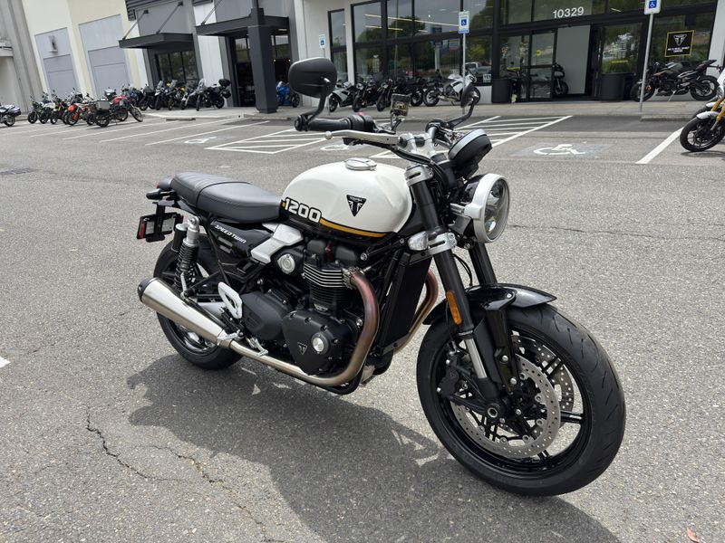 2025 Triumph Speed Twin 1200 - CRYSTAL WHITE - SAPPHIRE BLACK 