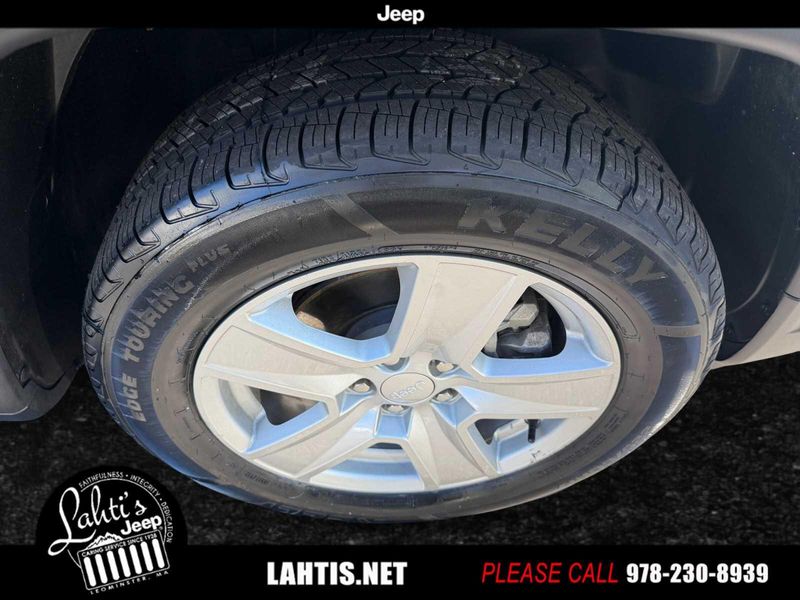 2022 Jeep Compass Latitude photo 6