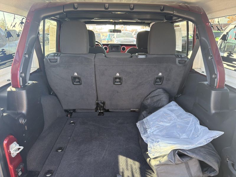 Used 2021 Jeep Wrangler Unlimited RubiconImage 13