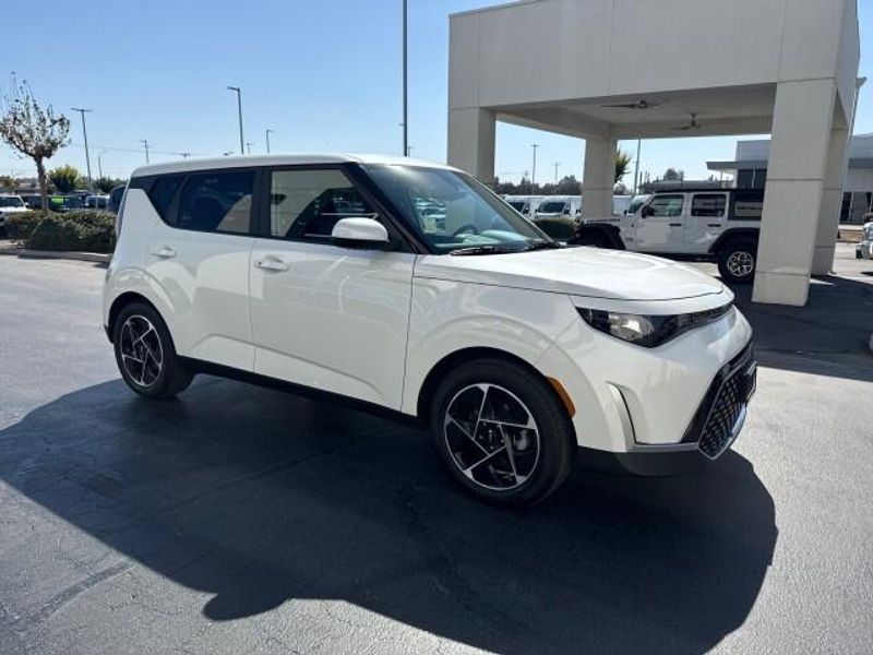 2023 Kia Soul EX photo 2