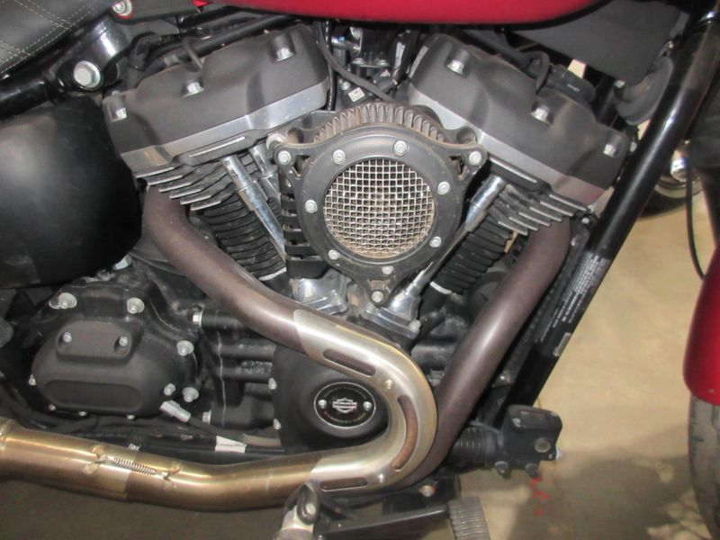 USED 2019 HARLEY SOFTAIL STREET BOB Image 6