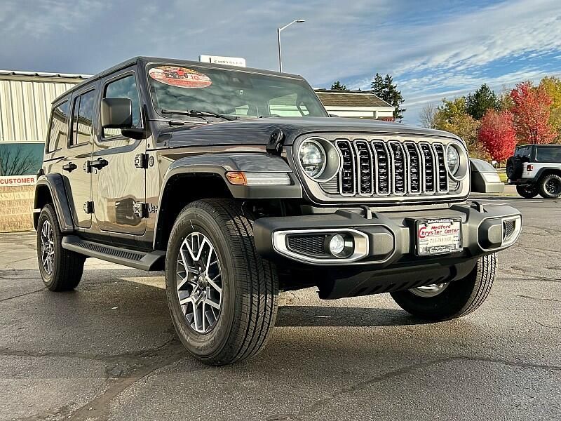 2025 Jeep Wrangler Unlimited Sahara photo 3