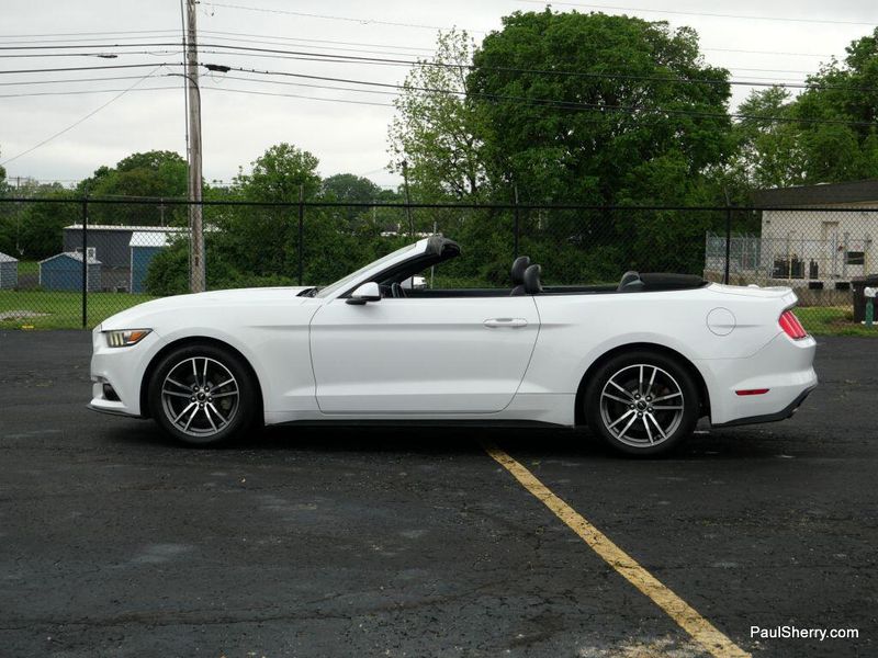 2017 Ford Mustang EcoBoost PremiumImage 18