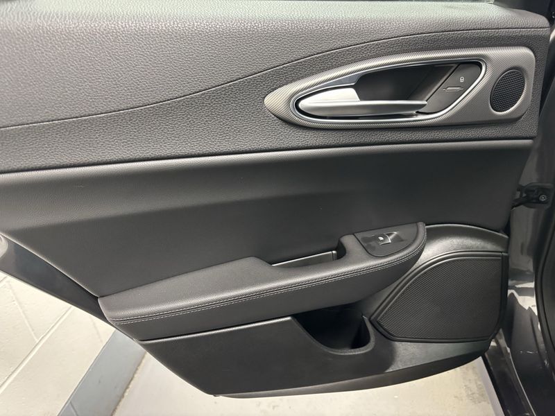 2024 Alfa Romeo Giulia Ti Q4 AWD w/Sunroof/Nav/Activ AsstImage 13
