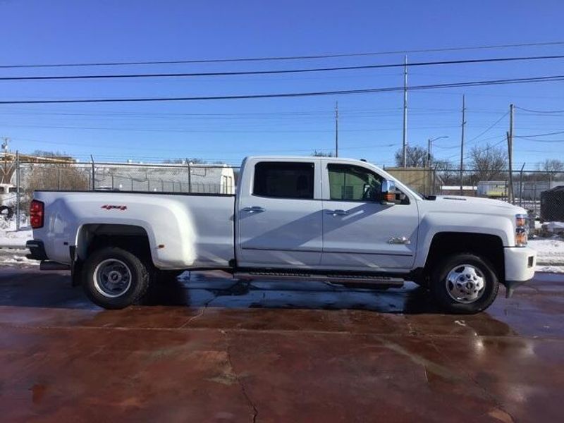 2018 Chevrolet Silverado 3500HD High CountryImage 6