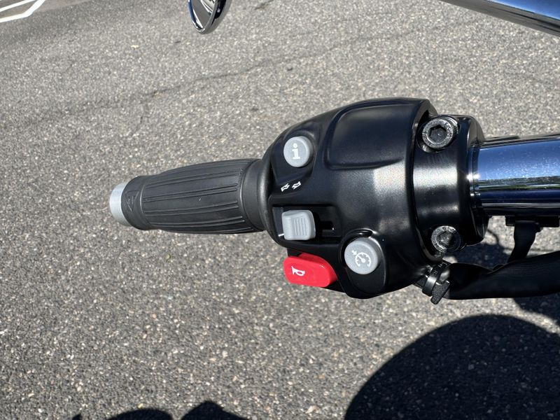 2025 Triumph Bonneville Speedmaster - PACIFIC BLUE - SILVER ICE 