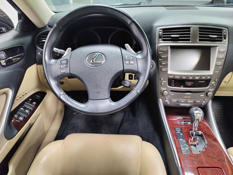 2008 Lexus IS 250 AWD Luxury w/Sunroof & NavImage 16