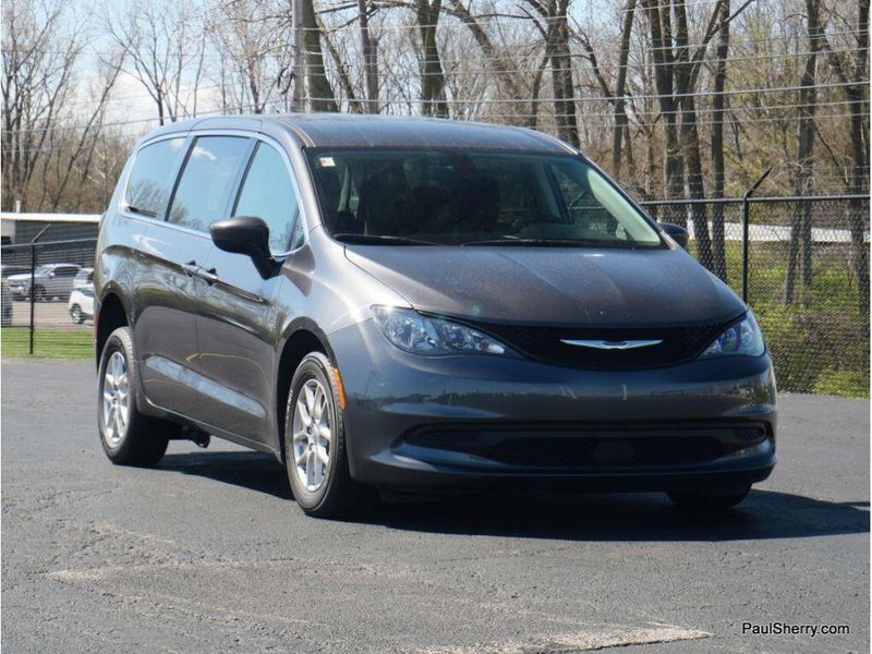 2022 Chrysler Voyager LXImage 32