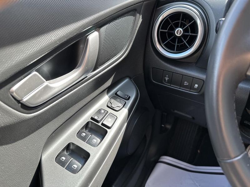 2022 Hyundai Kona LimitedImage 31
