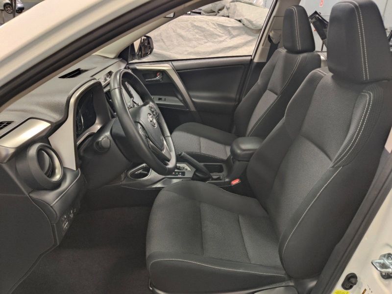 2018 Toyota RAV4 Hybrid XLE w/Navigation AWDImage 6