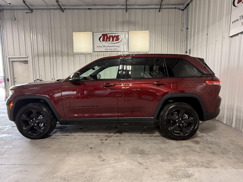 Used 2025 Jeep Grand Cherokee AltitudeImage 14
