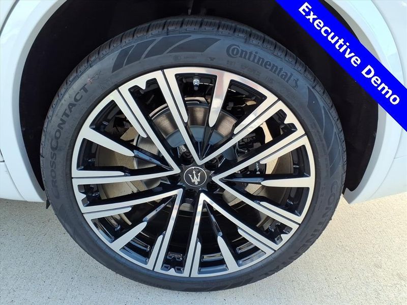 New 2025 Maserati Grecale ModenaImage 11