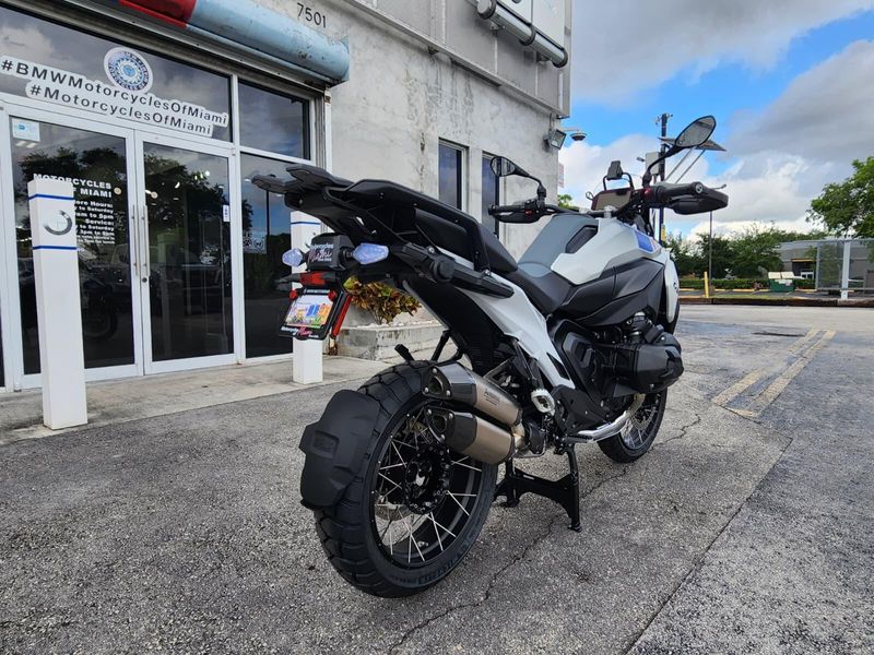 2026 BMW R 1300 GSImage 13