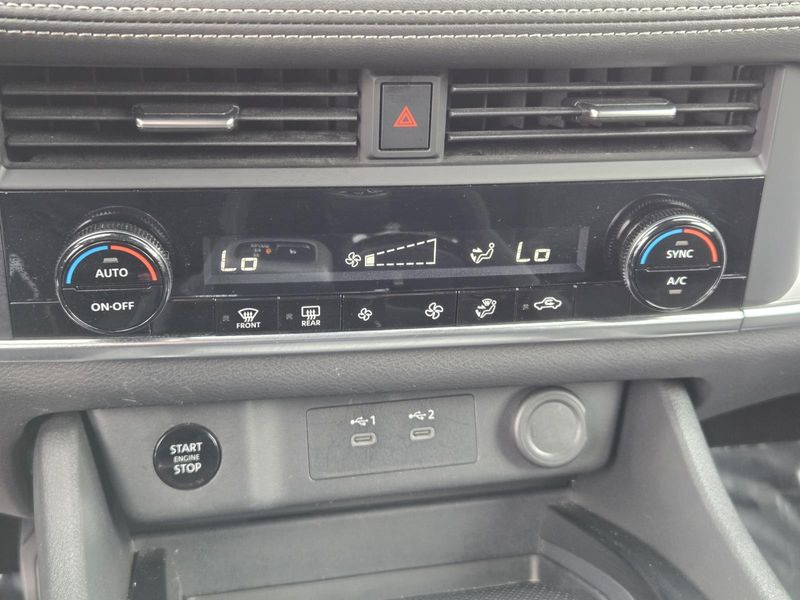 Used 2024 Nissan Rogue AWD SV