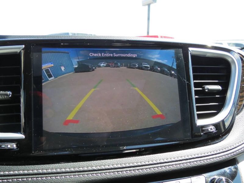 Used 2024 Chrysler Pacifica Limited 4dr Mini VanImage 15