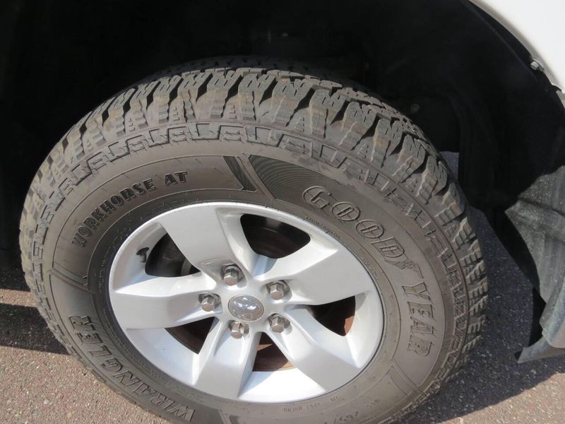 Used 2019 RAM 1500 Classic SLT 4x4 4dr Crew Cab 5.5 ft. SB PickupImage 13