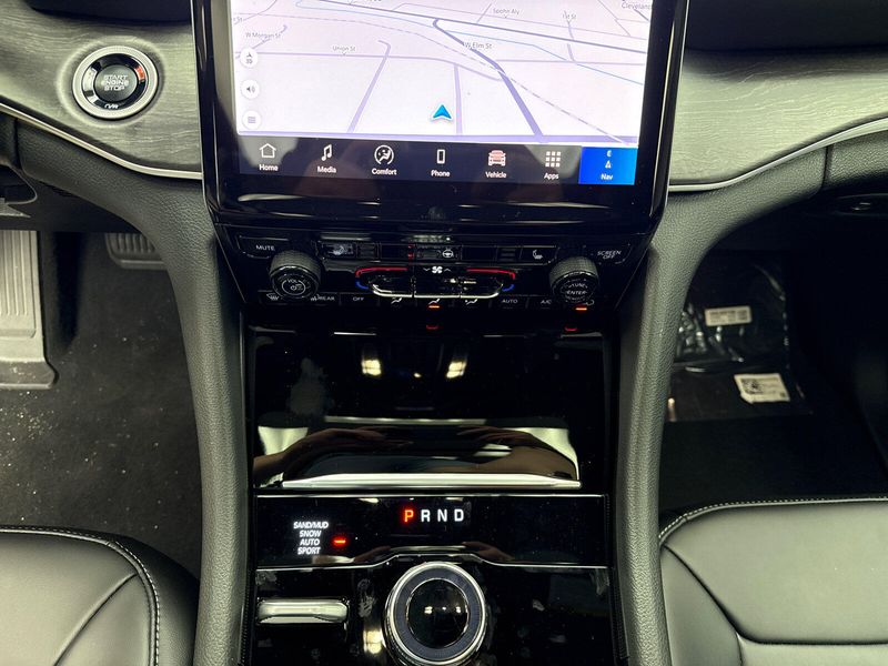 New 2025 Jeep Grand Cherokee Limited 4x4Image 16