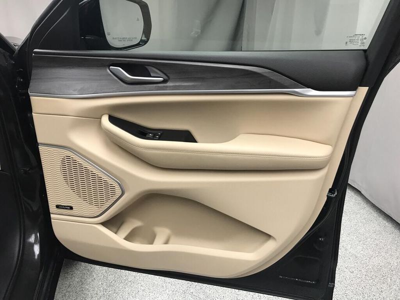 Used 2023 Jeep Grand Cherokee LimitedImage 17