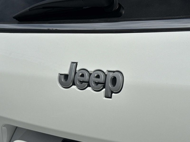 New 2026 Jeep Grand Cherokee L Laredo X 4x2