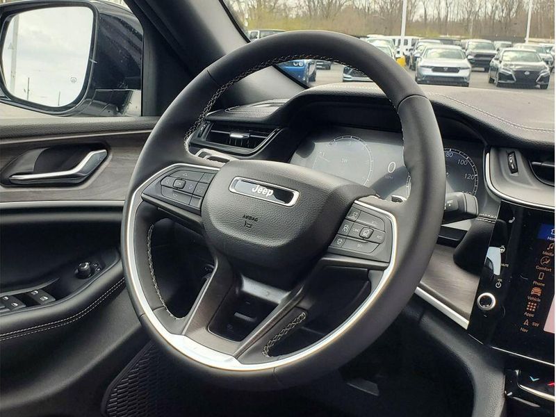 New 2026 Jeep Grand Cherokee Laredo Altitude 4x4