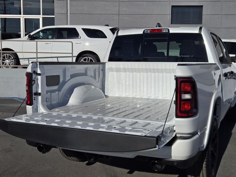 New 2026 RAM 1500 Laramie Crew Cab 4x2 5'7' Box