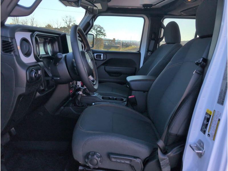 Used 2024 Jeep Wrangler WillysImage 10