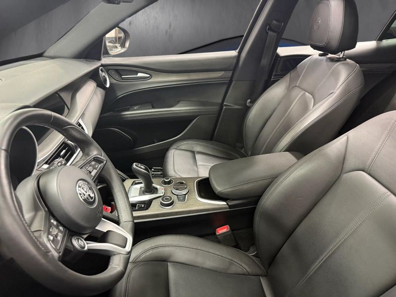 Used 2023 Alfa Romeo Stelvio Ti AWD w/Sunroof & NavImage 13