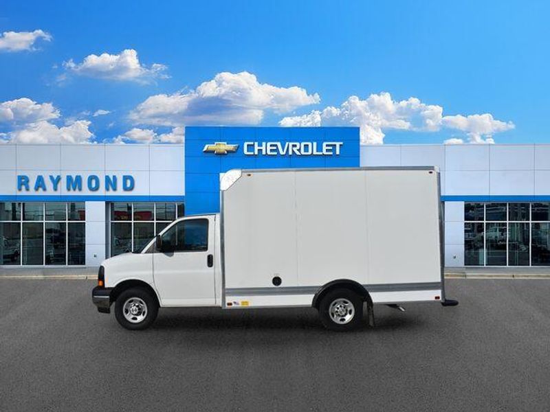 New 2026 Chevrolet Express 3500 Work VanImage 7