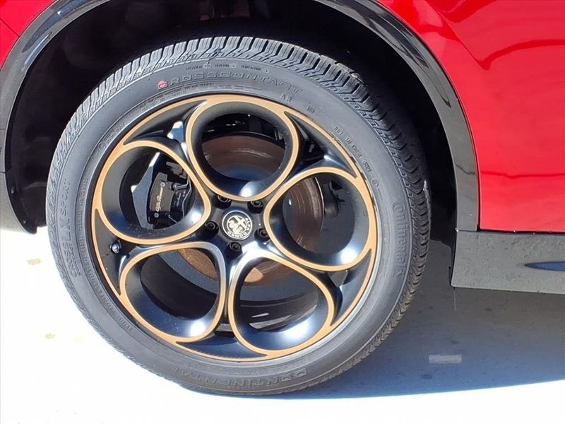 New 2025 Alfa Romeo Stelvio Intensa AwdImage 6