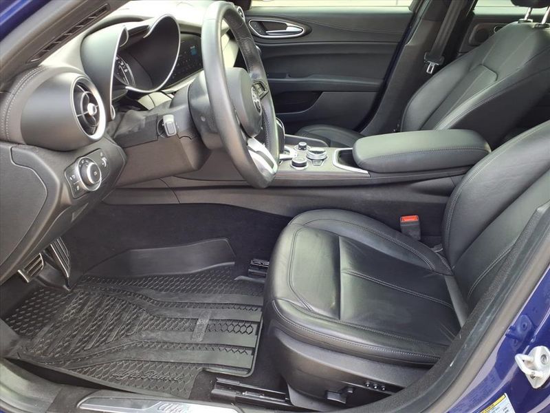 Used 2022 Alfa Romeo Giulia TiImage 13