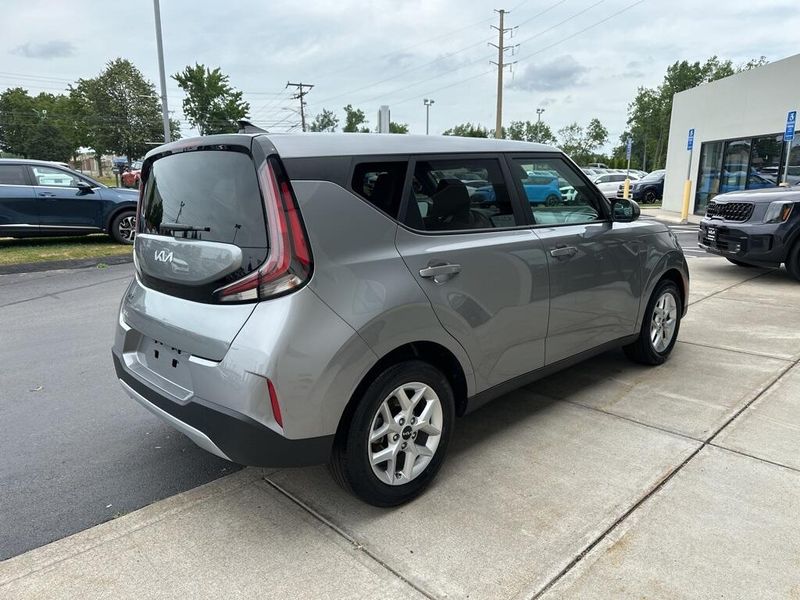 2023 Kia Soul LXImage 5