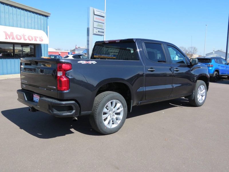 2022 Chevrolet Silverado 1500 Custom 4x4 4dr Crew Cab 5.8 ft. SBImage 6