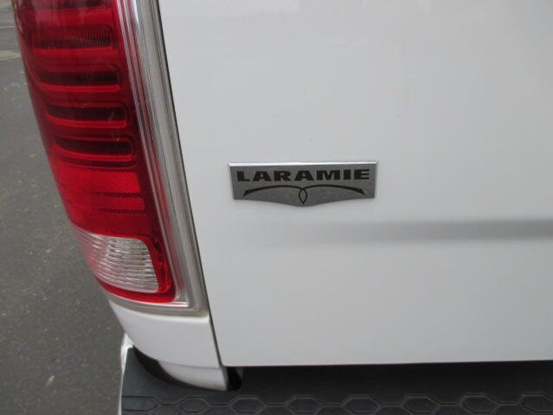 2015 RAM 3500 LaramieImage 10