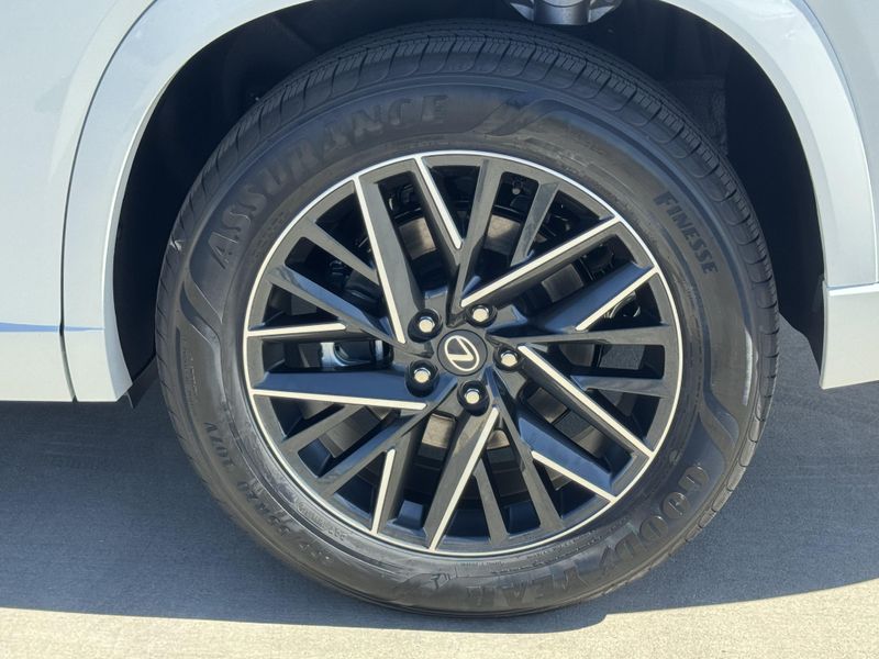 New 2026 Lexus NX 450h+ LuxuryImage 17