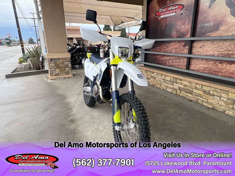 2024 HUSQVARNA FE 501S  in a WHITE exterior color. Del Amo Motorsports of Los Angeles (562) 262-9181 delamomotorsports.com 