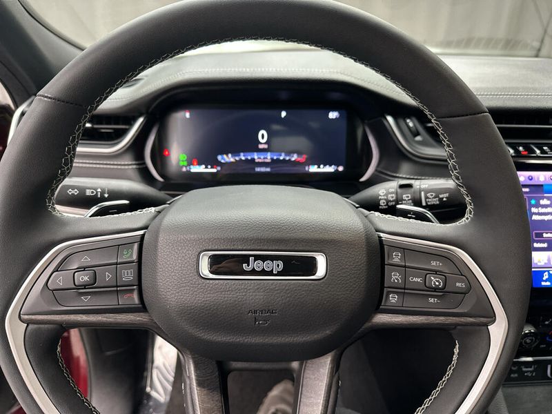 Used 2025 Jeep Grand Cherokee L LimitedImage 12