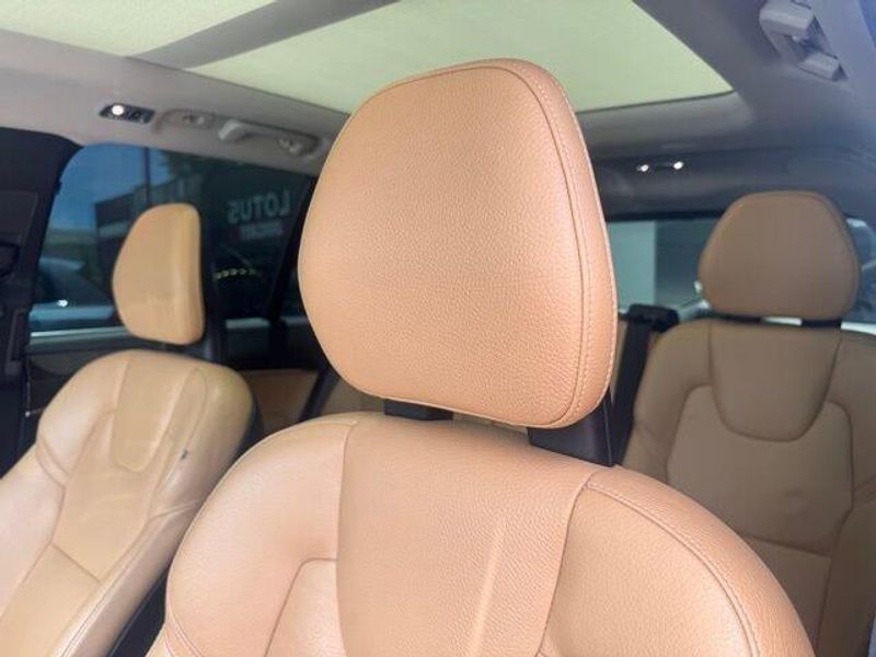 2016 Volvo XC90 T6 Momentum