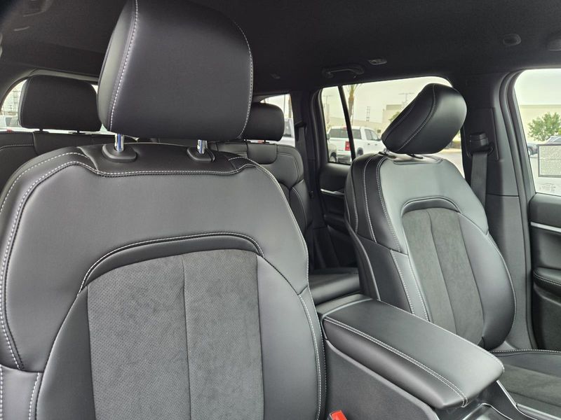 New 2026 Jeep Grand Cherokee Laredo Altitude 4x4