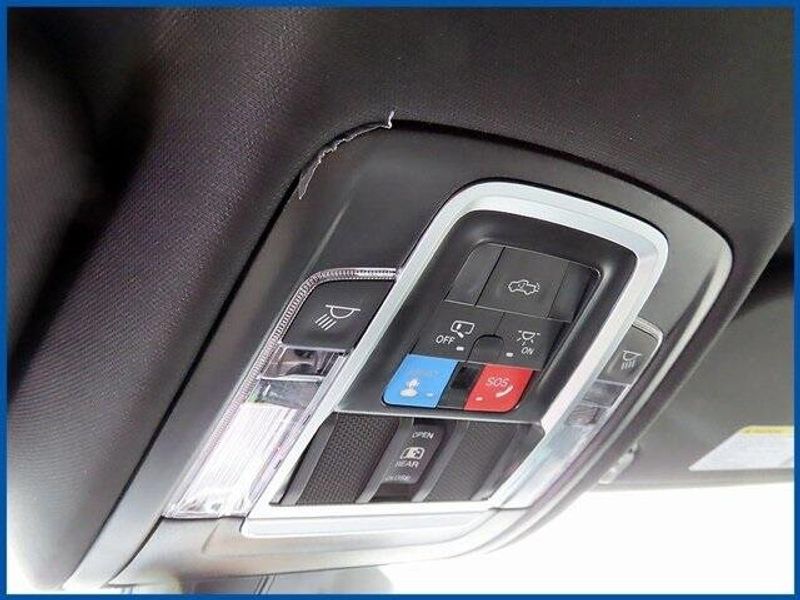 2025 RAM 1500 LaramieImage 18