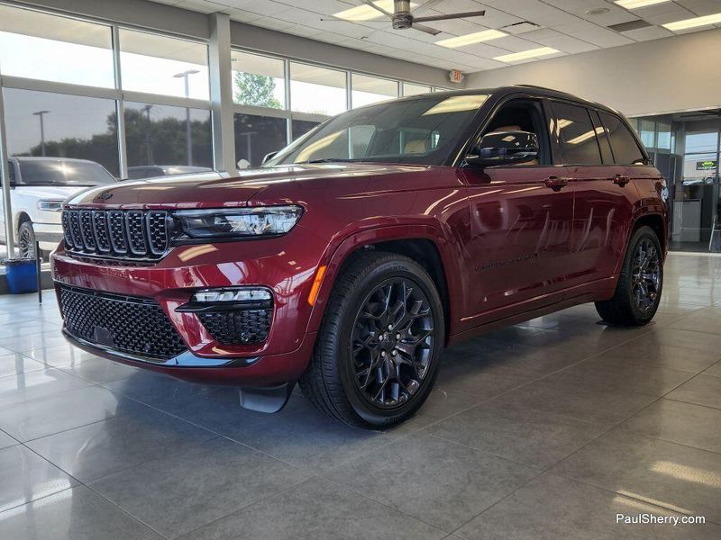 New 2025 Jeep Grand Cherokee Summit Reserve 4x4Image 5