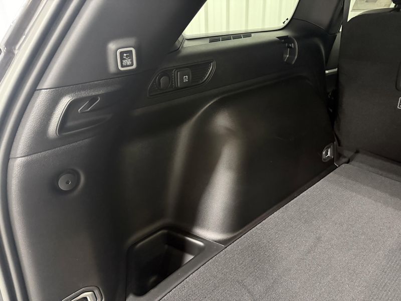 New 2025 Jeep Grand Cherokee Limited 4x4Image 8